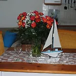 Strandstrasse - Fuehrt Auf Schoene Ostsee-seebruecke Apartmán *