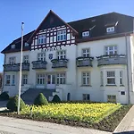 Strandstraße - Führt Auf Schöne Ostsee-seebrücke Apartment