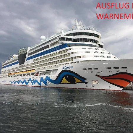 Strandstrasse - Fuehrt Auf Schoene Ostsee-seebruecke * Ostseebad Kühlungsborn