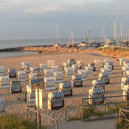 Strandstrasse - Fuehrt Auf Schoene Ostsee-seebruecke Apartmán *