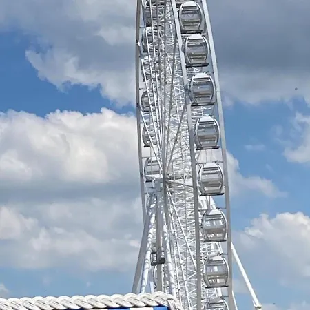 Strandstrasse - Fuehrt Auf Schoene Ostsee-seebruecke Appartement