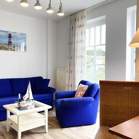 Strandstrasse - Fuehrt Auf Schoene Ostsee-seebruecke Apartmán