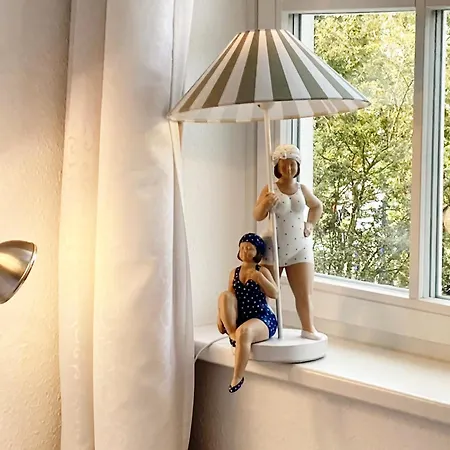 Strandstrasse - Fuehrt Auf Schoene Ostsee-seebruecke