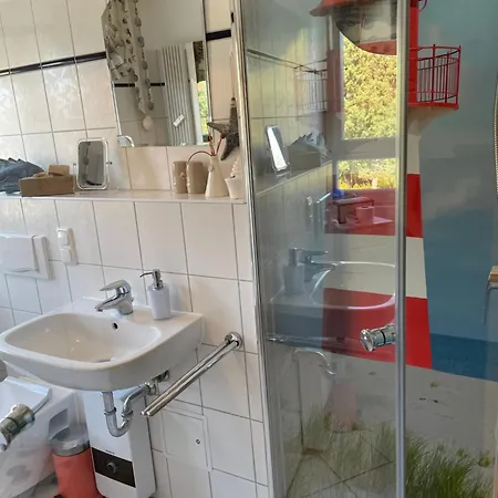 Strandstrasse - Fuehrt Auf Schoene Ostsee-seebruecke * Ostseebad Kühlungsborn
