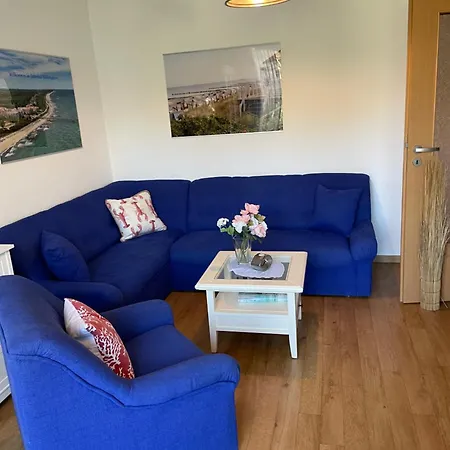 Strandstrasse - Fuehrt Auf Schoene Ostsee-seebruecke Apartmán