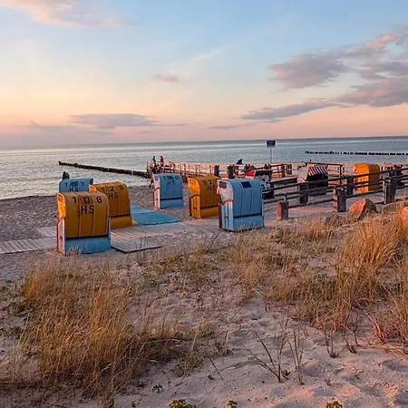 Strandstrasse - Fuehrt Auf Schoene Ostsee-seebruecke