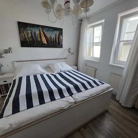 Fewo Strandstrasse - Verlaengerte Ostsee-Seebruecke, Cafes, Shopping, Fischbroetchen Apartmán *