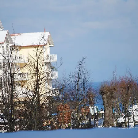 Strandstrasse - Fuehrt Auf Schoene Ostsee-seebruecke Ostseebad Kühlungsborn
