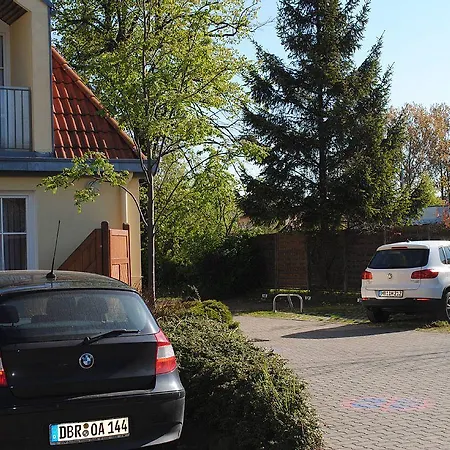 Strandstrasse - Fuehrt Auf Schoene Ostsee-seebruecke 아파트