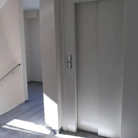 Strandstrasse - Fuehrt Auf Schoene Ostsee-seebruecke Apartament