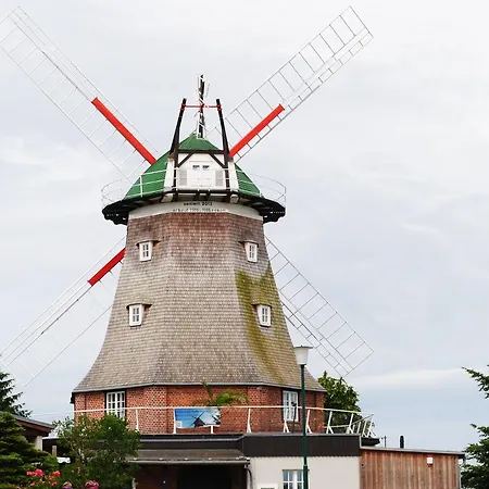 Strandstrasse - Fuehrt Auf Schoene Ostsee-seebruecke Appartement Ostseebad Kühlungsborn