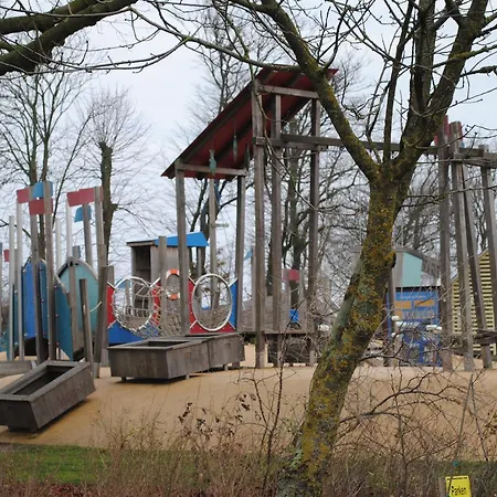 Strandstrasse - Fuehrt Auf Schoene Ostsee-seebruecke *
