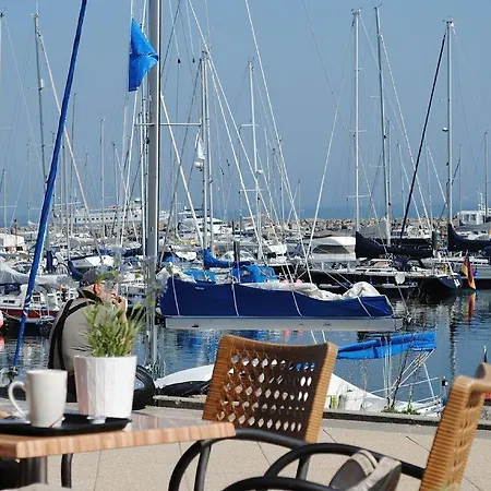 Strandstrasse - Fuehrt Auf Schoene Ostsee-seebruecke Apartmán *