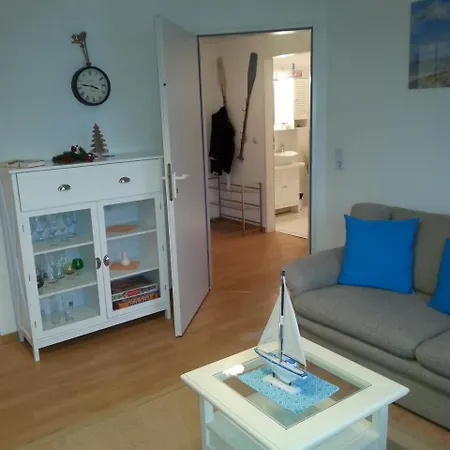 Strandstrasse - Fuehrt Auf Schoene Ostsee-seebruecke *