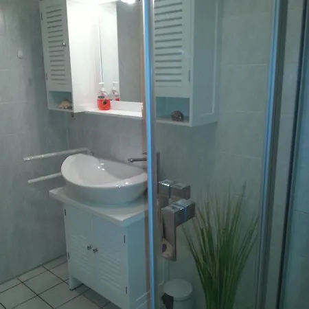 Strandstrasse - Fuehrt Auf Schoene Ostsee-seebruecke Apartament