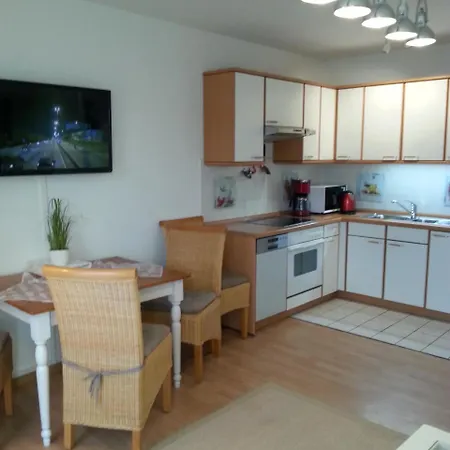Strandstrasse - Fuehrt Auf Schoene Ostsee-seebruecke Apartmán *