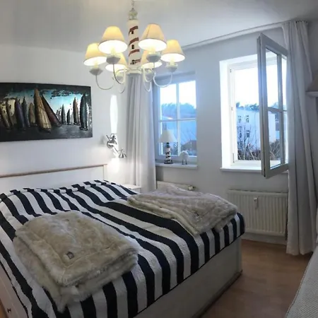 Strandstrasse - Fuehrt Auf Schoene Ostsee-seebruecke Ostseebad Kühlungsborn