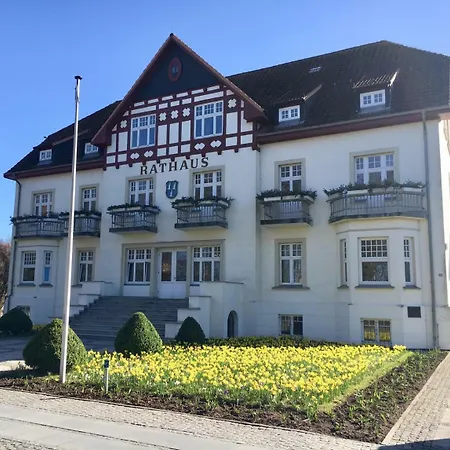 Strandstrasse - Fuehrt Auf Schoene Ostsee-seebruecke 아파트