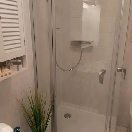 Strandstrasse - Fuehrt Auf Schoene Ostsee-seebruecke *