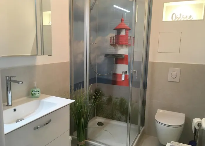 Strandstrasse - Fuehrt Auf Schoene Ostsee-seebruecke * Ostseebad Kühlungsborn