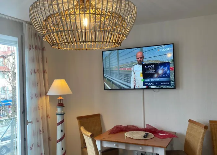 Strandstrasse - Fuehrt Auf Schoene Ostsee-seebruecke Lejlighed Ostseebad Kühlungsborn