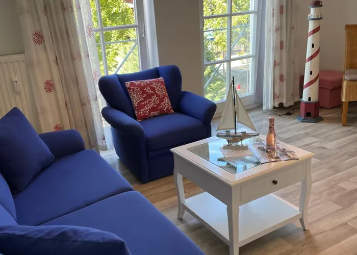 Strandstrasse - Fuehrt Auf Schoene Ostsee-seebruecke * Ostseebad Kühlungsborn