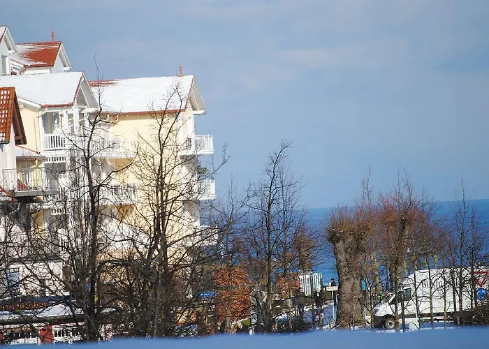 Strandstrasse - Fuehrt Auf Schoene Ostsee-seebruecke Ostseebad Kühlungsborn