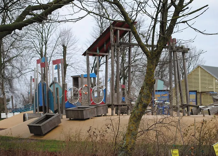 Strandstrasse - Fuehrt Auf Schoene Ostsee-seebruecke *