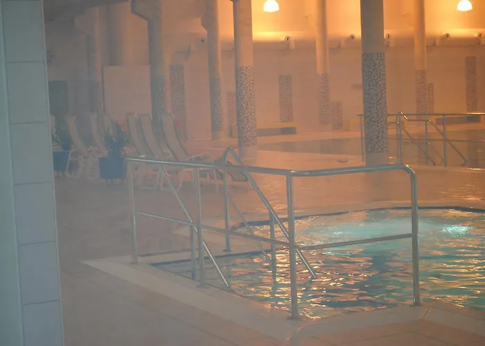 Strandstrasse - Fuehrt Auf Schoene Ostsee-seebruecke Ostseebad Kühlungsborn