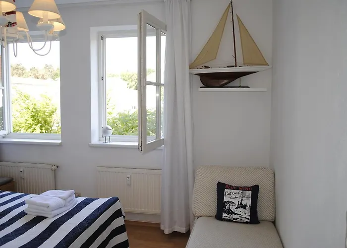 Strandstrasse - Fuehrt Auf Schoene Ostsee-seebruecke *