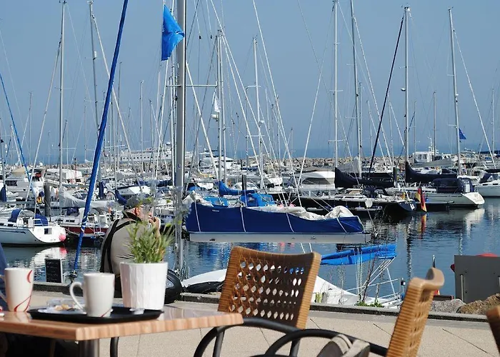 Strandstrasse - Fuehrt Auf Schoene Ostsee-seebruecke Lejlighed *
