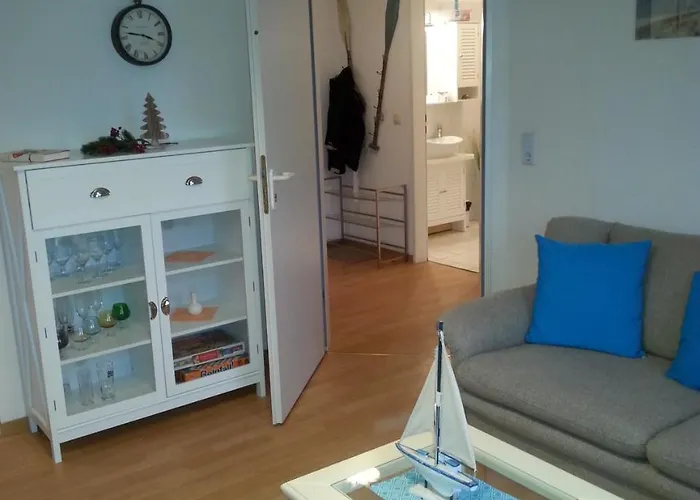 Strandstrasse - Fuehrt Auf Schoene Ostsee-seebruecke *