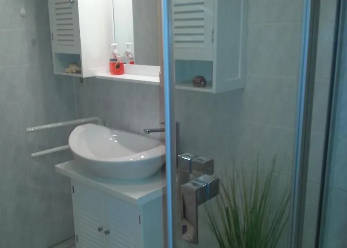 Strandstrasse - Fuehrt Auf Schoene Ostsee-seebruecke Lejlighed