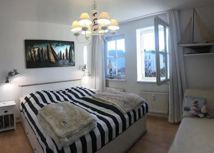 Strandstrasse - Fuehrt Auf Schoene Ostsee-seebruecke Ostseebad Kühlungsborn