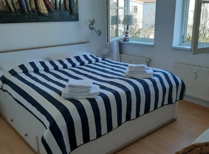 Strandstrasse - Fuehrt Auf Schoene Ostsee-seebruecke Ostseebad Kühlungsborn